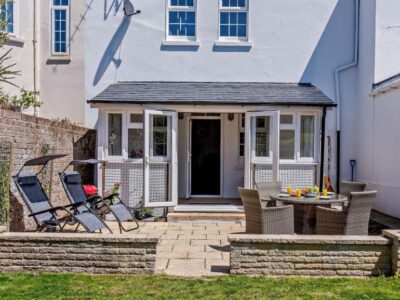 Aldwick dog friendly coastal sleeps four