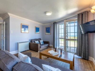 Croyde budget apartment on the beachfront