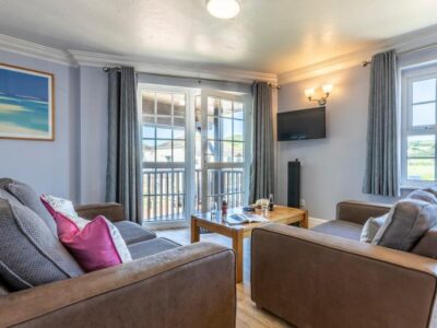 Croyde apartment with private beach access