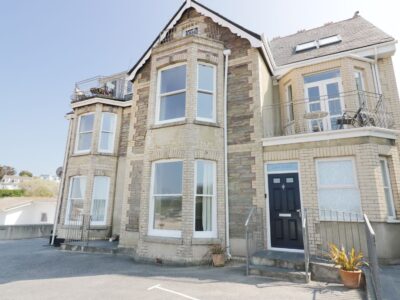 Porth holiday apartment with sea views