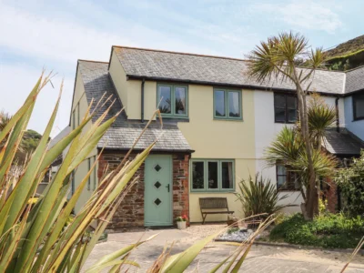 Porthtowan seaside holiday home sleeps 6