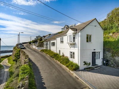 Portreath group cottage with sea views