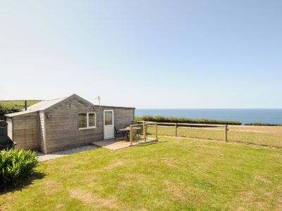 Cornwall holiday chalet with hot tub