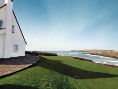 Treyarnon Bay large cottage with beach access