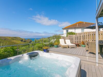 Cornwall hot tub apartment with sea views